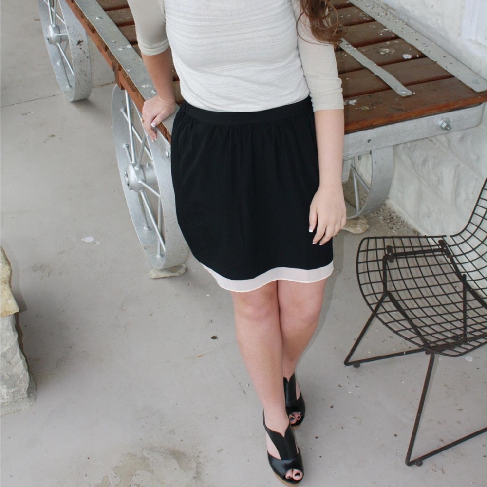 Mini Skirt w/Pockets!